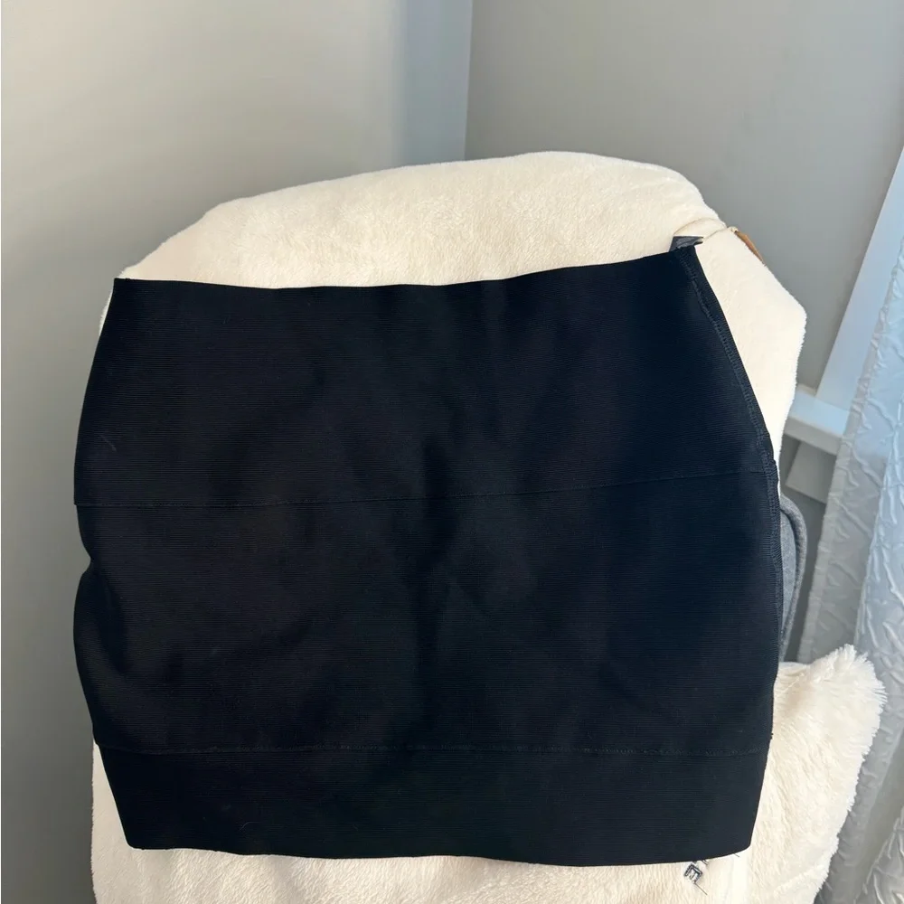 NWT! (In black) Skims Knit beachwear skirt/coverup! Size medium